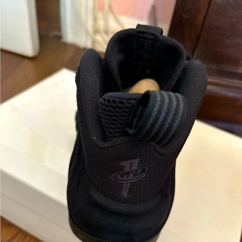 Black suede foam posits